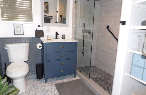 Desoto Lakes House | Adorable 1920s Cottage in a Tropical Wooded Setting!