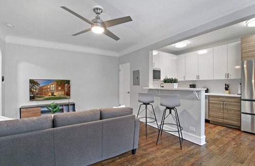 Evanston Apartment | Adorable 1BR Apartment in Evanston