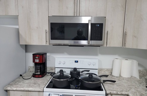 Saskatoon House | Adorable 2 Bd Suite