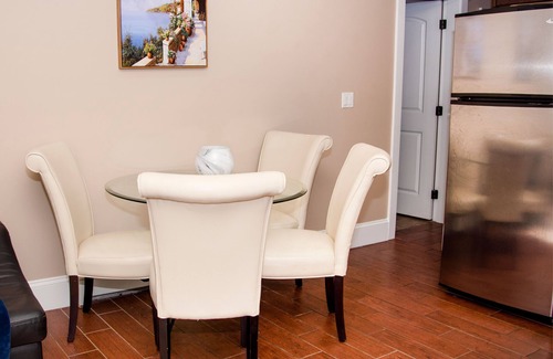 Guildford Apartment | Adorable 2 Bdrm Suite In The Heart of Surrey Guildford