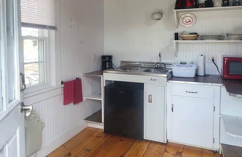 Ocean Park Cabin | Adorable 2 bedroom cabin only 50ft from Beach