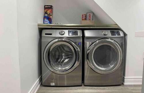 Ajax House | Adorable 2-Bedroom Basement with Sep Entrance