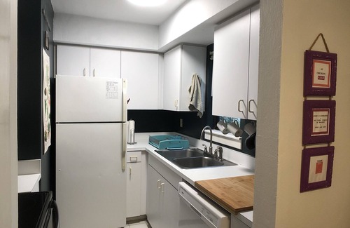 Duckpond Apartment | Adorable 2 bedroom unit with free parking & cancelation, Great for longterm stay