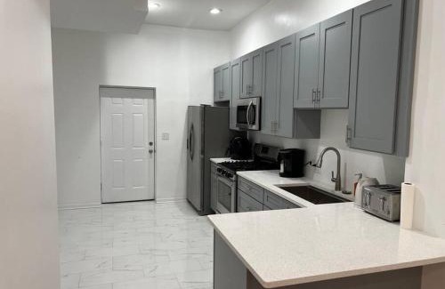 North Lawndale Apartment | Adorable 2 bedroom with free street parking