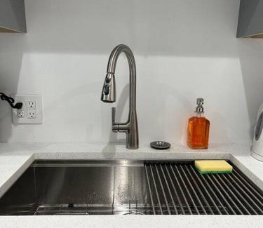 North Lawndale Apartment | Adorable 2 bedroom with free street parking