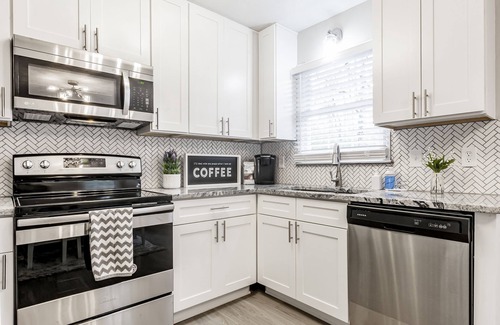 Lawrenceville House | Adorable 3/2 close to Coolray Field and Mall of Ga.