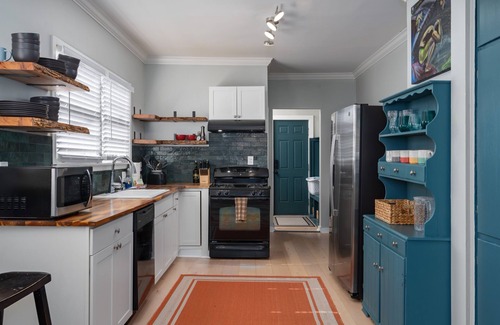 Crestline Heights House | Adorable 3br minutes from Avondale