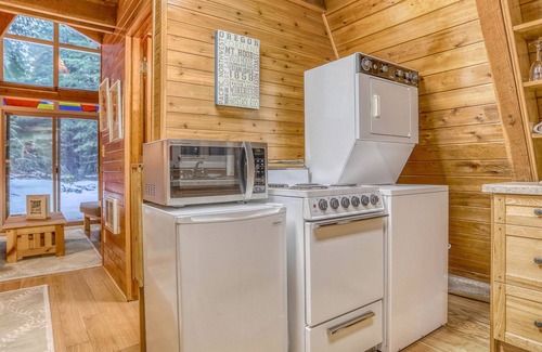 Rhododendron Cabin | Adorable A-Frame of Mind Retreat for quiet romantic getaways