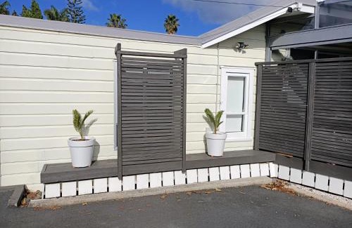 Stanmore Bay Apartment | Adorable Beach Unit Stanmore Bay