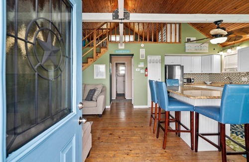San Luis Beach House | Adorable Beach View Cottage