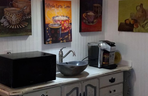 Canton Cabin | ADORABLE BOHO CABIN JUST RENOVATED & ONLY 2 MILES TO TRADE DAYS