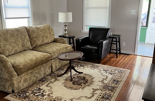 Prescott House | Adorable Cabiny Home, 1/2 block from downtown Prescott! So convenient to beach!