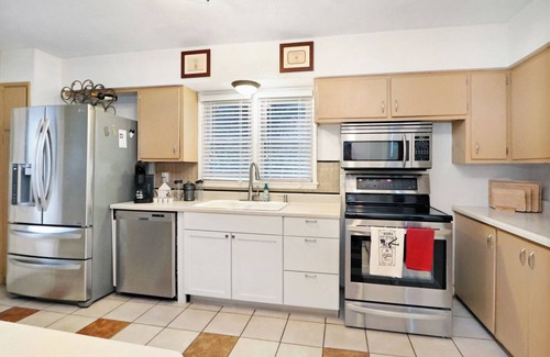 Manhattan House | Adorable & Charming Single-Family Home!