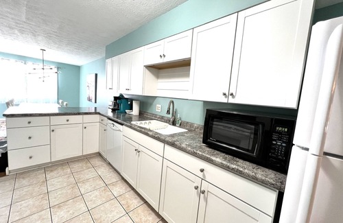 West Lafayette House | Adorable Comfy 4Bd3Ba Cottage walk to Purdue with Game Arcade + Ping Pong Table!