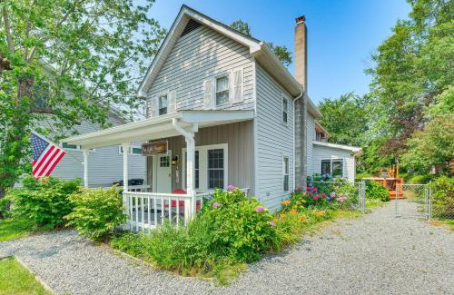 Colonial Beach House | Adorable Cottage Fire Pit, Walk to Colonial Beach