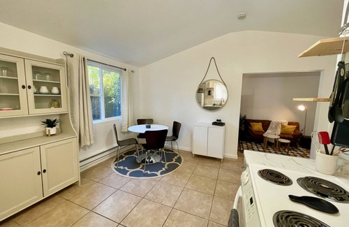 Middletown Cottage | Adorable Cottage in downtown Middletown - Close to Harbin Hot Springs!