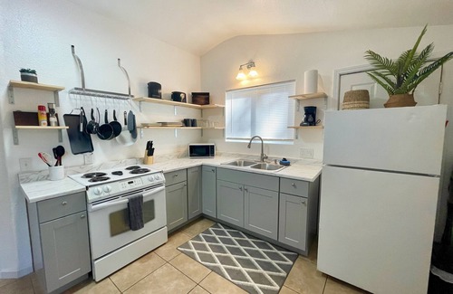 Middletown Cottage | Adorable Cottage in downtown Middletown - Close to Harbin Hot Springs!
