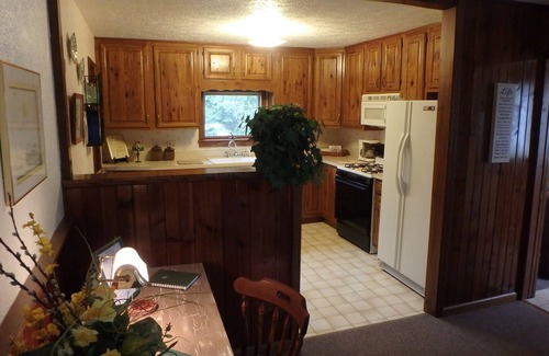 New Buffalo Cottage | Adorable Cottage New Buffalo, Mi. Near Grand Beach.1 Bedroom, Sleeps 5