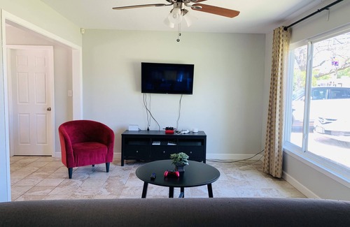 Pecan Springs Springdale House | Adorable Cozy House