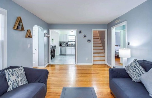 North Greece House | Adorable&Cozy Suburban Home Mins from Dwtn/Airport
