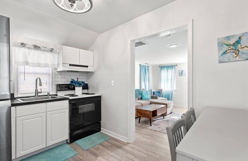 Chincoteague House | Adorable Dog-Friendly Cottage in the heart of Chincoteague!