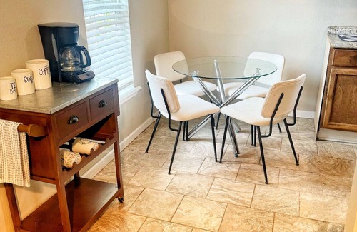 Fort Smith Apartment | Adorable garage apartment in charming Fort Smith