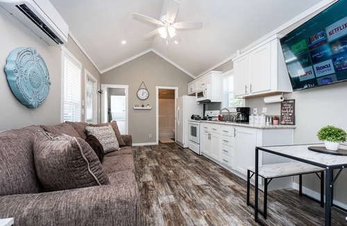 Tyler Cabin | - Adorable Guest House in South Tyler -