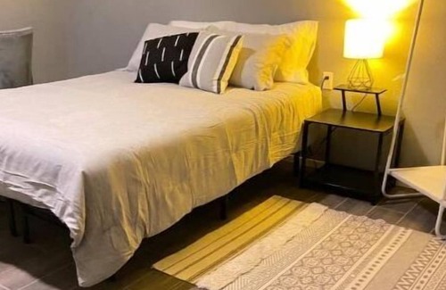 Palmhurst House | Adorable guest house with pool
