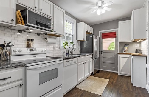 St. Charles Historic District House | 🌟 Adorable Historic 🏠 in the ❤️ of St. Charles 🌟