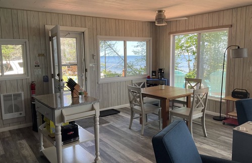 Paradise House | Adorable house with amazing views of the Lake!