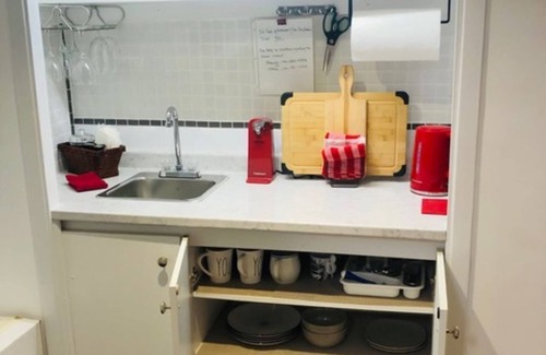 Oakwood Village House | Adorable house with WiFi in vibrant Toronto