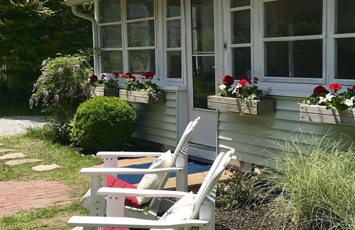 Westbrook Center Cottage | Adorable New England Cottage, 2 min walk to Beach 🏖️, Available year round
