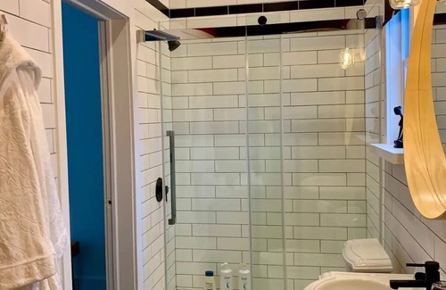Trent Hills Apartment | Adorable Nordic one bedroom with fireplace & sauna
