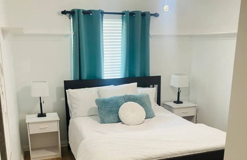 Bonneville House | Adorable & private 4 BR- conveniently located!!