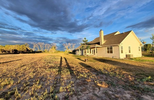 Cortez House | Adorable private bungalow on quiet horse and hay farm near Mesa Verde