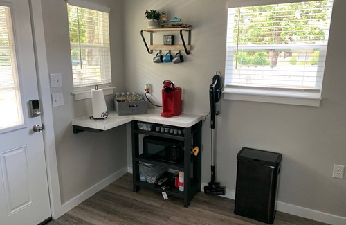 Gulf Breeze Apartment | Adorable private studio-style guesthouse! 15 min from beaches!