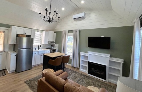 Leesville Cottage | Adorable, quiet, and rural cabin 1bed 1 bath +LOFT+PORCHES!