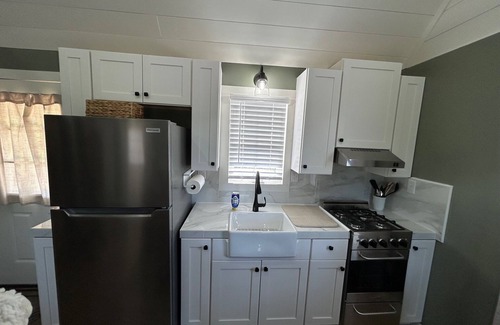 Leesville Cottage | Adorable, quiet, and rural cabin 1bed 1 bath +LOFT+PORCHES!