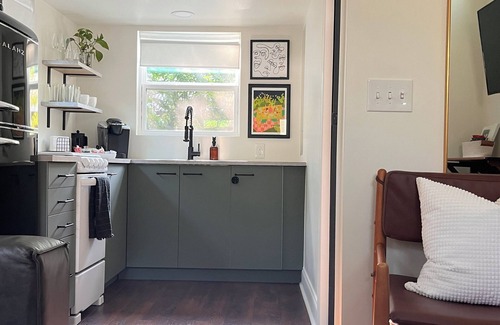 East MLK Apartment | Adorable & Restful Tiny House, East Austin/Casita Calma