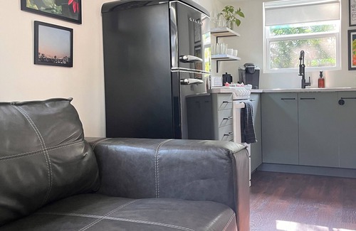 East MLK Apartment | Adorable & Restful Tiny House, East Austin/Casita Calma