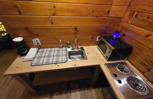 Waterloo Cabin | Adorable rustic cabin with glamping charm in Waterloo!