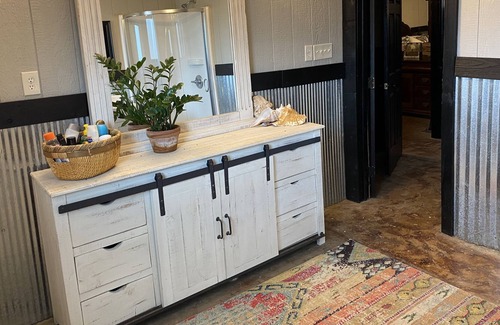 Fairbanks House | Adorable rustic home on Darbonne Bayou