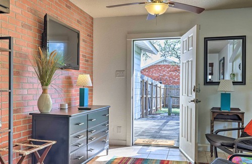Austin Apartment | Adorable Studio: Quick Ride to Downtown Austin!