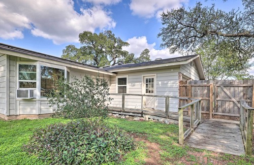 Austin Apartment | Adorable Studio: Quick Ride to Downtown Austin!