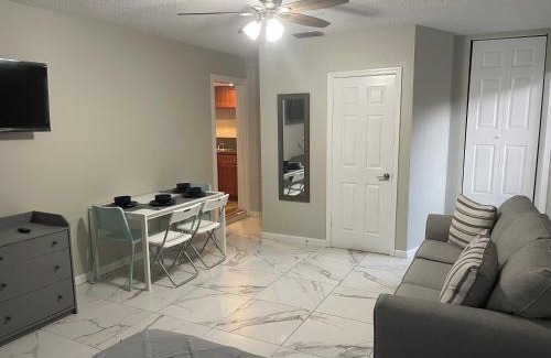 Lake Magdalene House | Adorable Suite in Tampa.