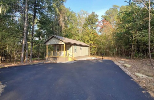 Guntersville Apartment | Adorable Tiny House Cabin- Lake Guntersville