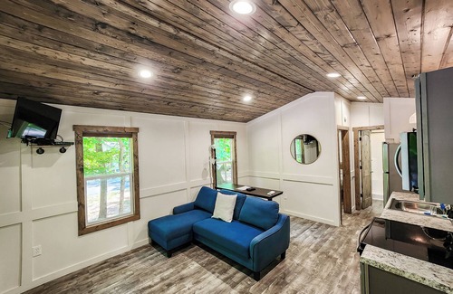 Guntersville Apartment | Adorable Tiny House Cabin- Lake Guntersville