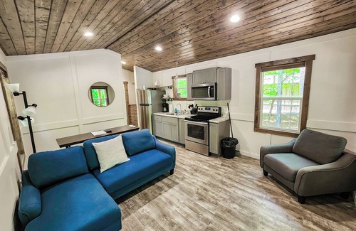 Guntersville Apartment | Adorable Tiny House Cabin- Lake Guntersville