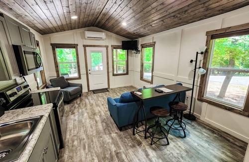 Guntersville Apartment | Adorable Tiny House Cabin- Lake Guntersville