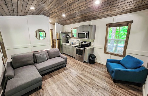 Guntersville Apartment | Adorable Tiny House Cabin- Lake Guntersville